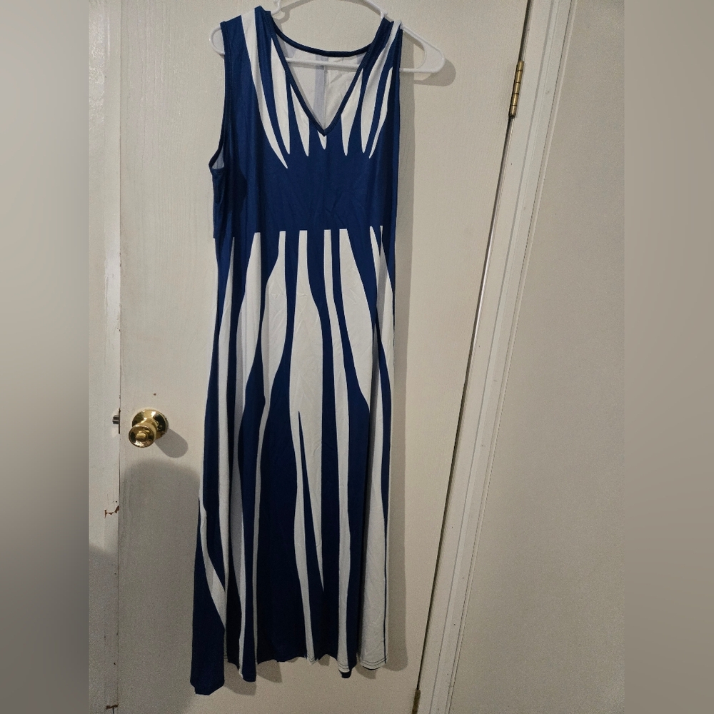 XXL  Blue and White Sleeveless Long Dress
